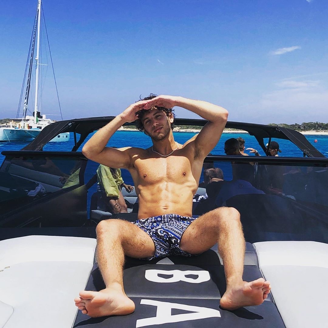 Eyal Booker bare foot & Shirtless
