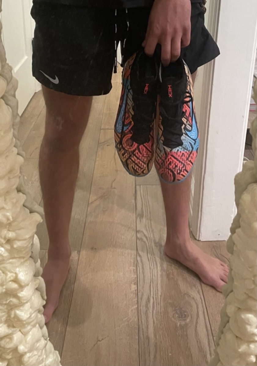 Eyal Booker feet after removing trainers